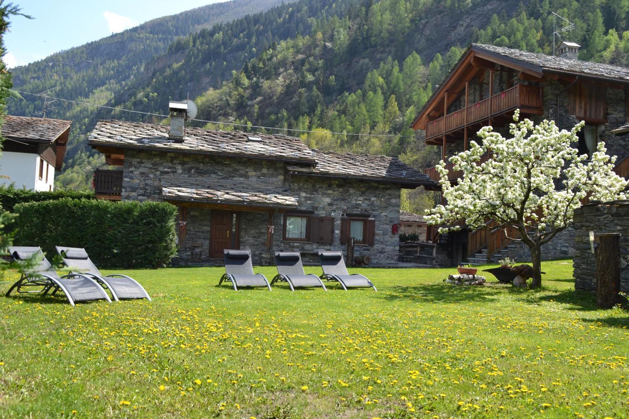 Le Petit Coeur Residence De Montagne La Salle Luaran gambar