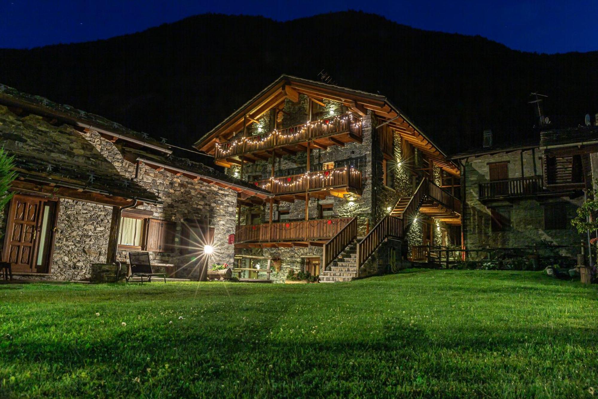 Le Petit Coeur Residence De Montagne La Salle Luaran gambar
