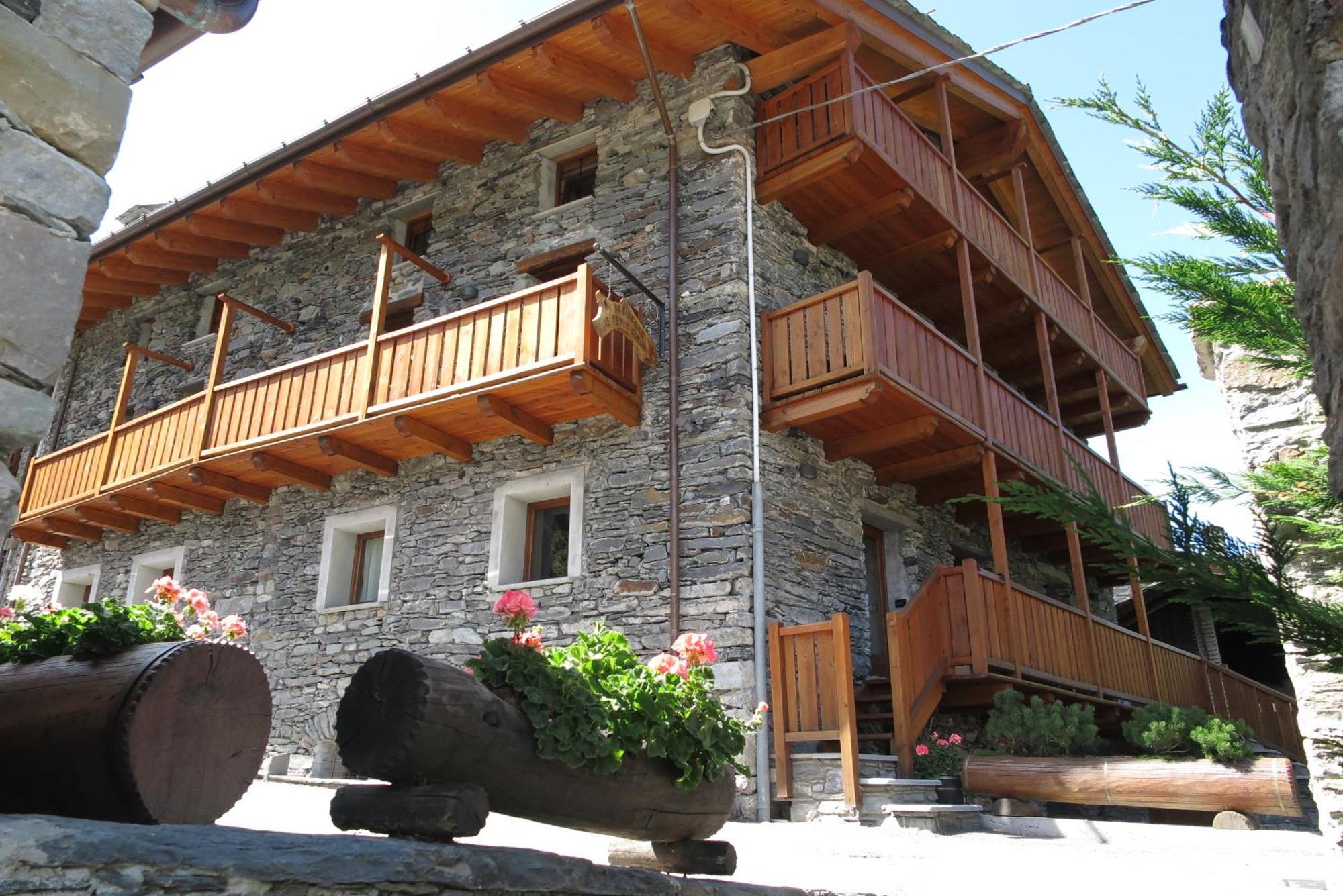 Le Petit Coeur Residence De Montagne La Salle Luaran gambar